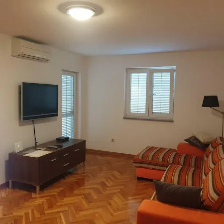 Apartment Apartman Marija Maj - Two Bedroom With A Spacious Terrace